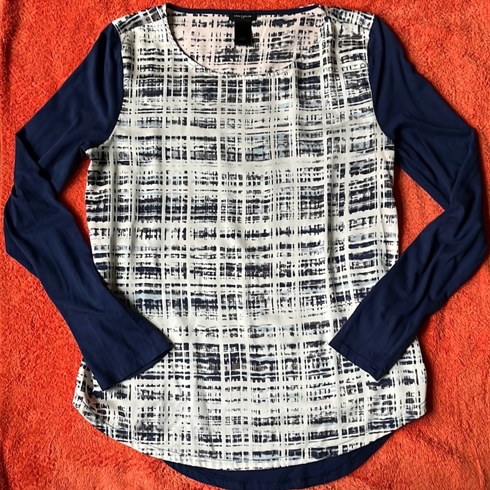 Cute Ann Taylor office top navy gray & white size S
